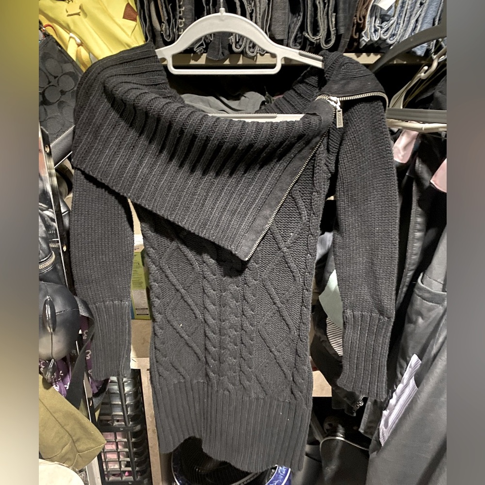 Guess Off the shoulder zipped bodycon wool dress